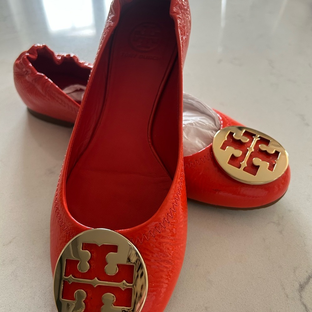 Tory Burch Gold and Orange Loafers with Iconic Medallion - Picture 6 of 7